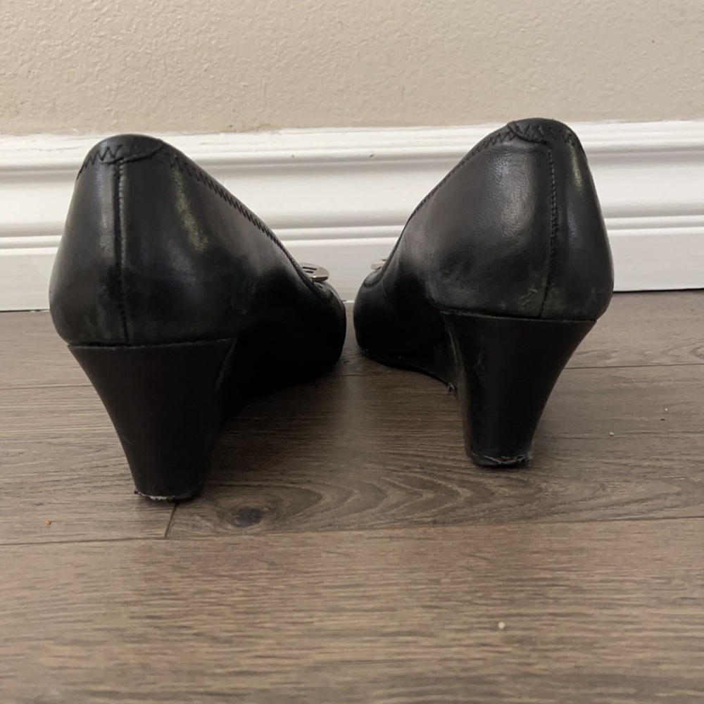 Tory Burch shoe - Picture 3 of 5